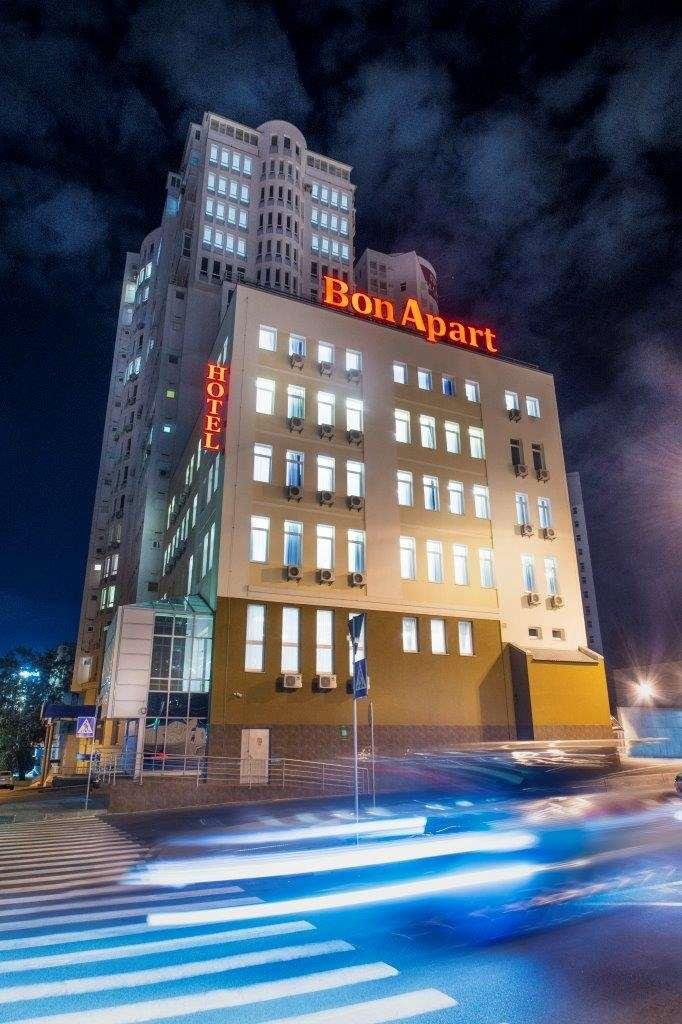 Bonapart Hotel By Uhm Киев Екстериор снимка
