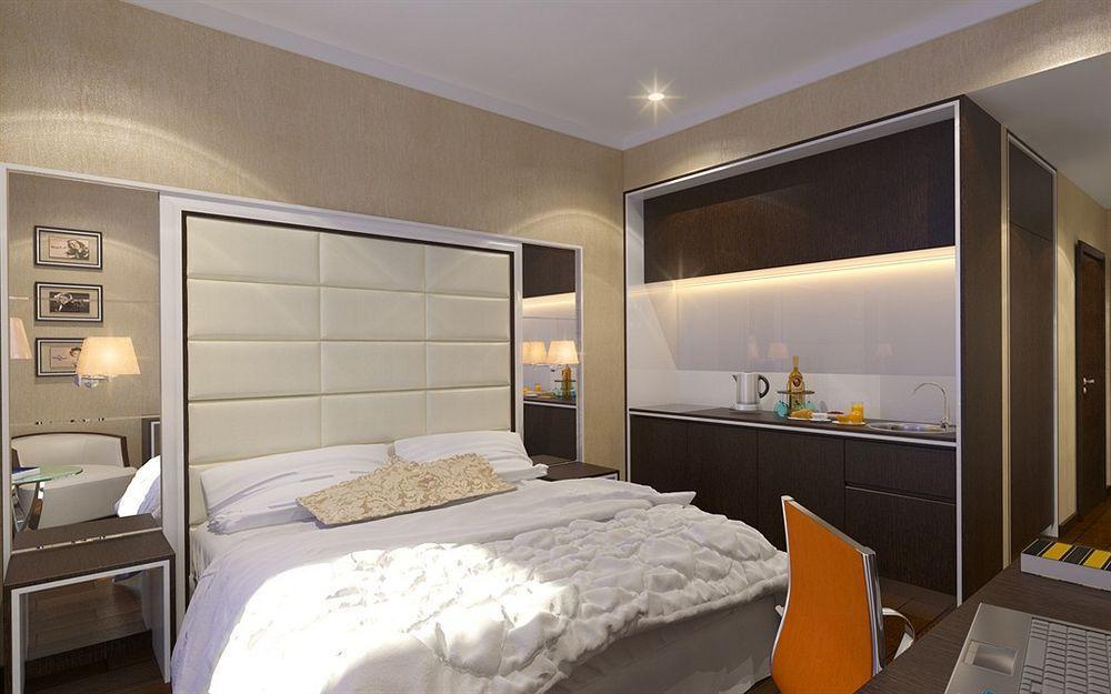 Bonapart Hotel By Uhm Киев Екстериор снимка