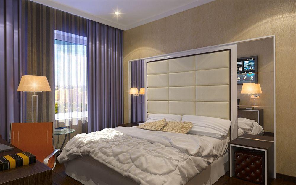 Bonapart Hotel By Uhm Киев Екстериор снимка