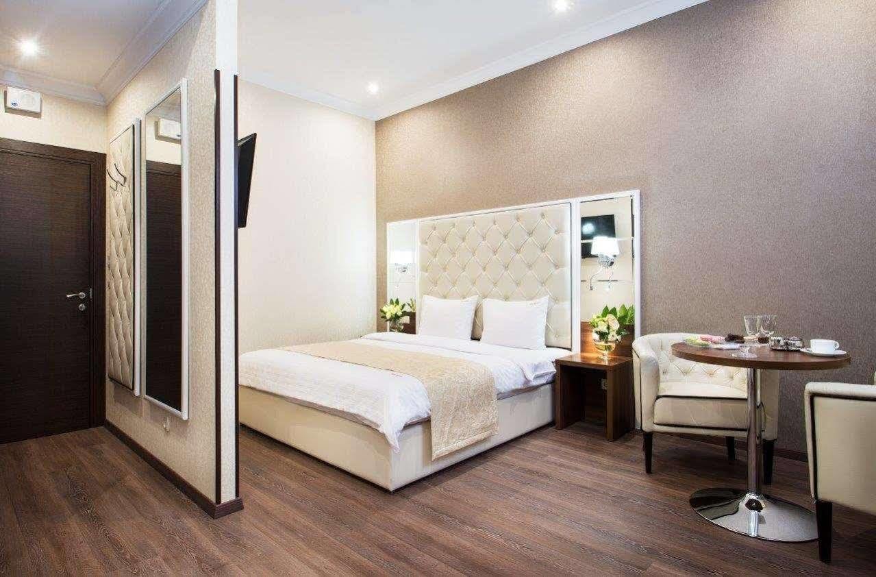 Bonapart Hotel By Uhm Киев Екстериор снимка