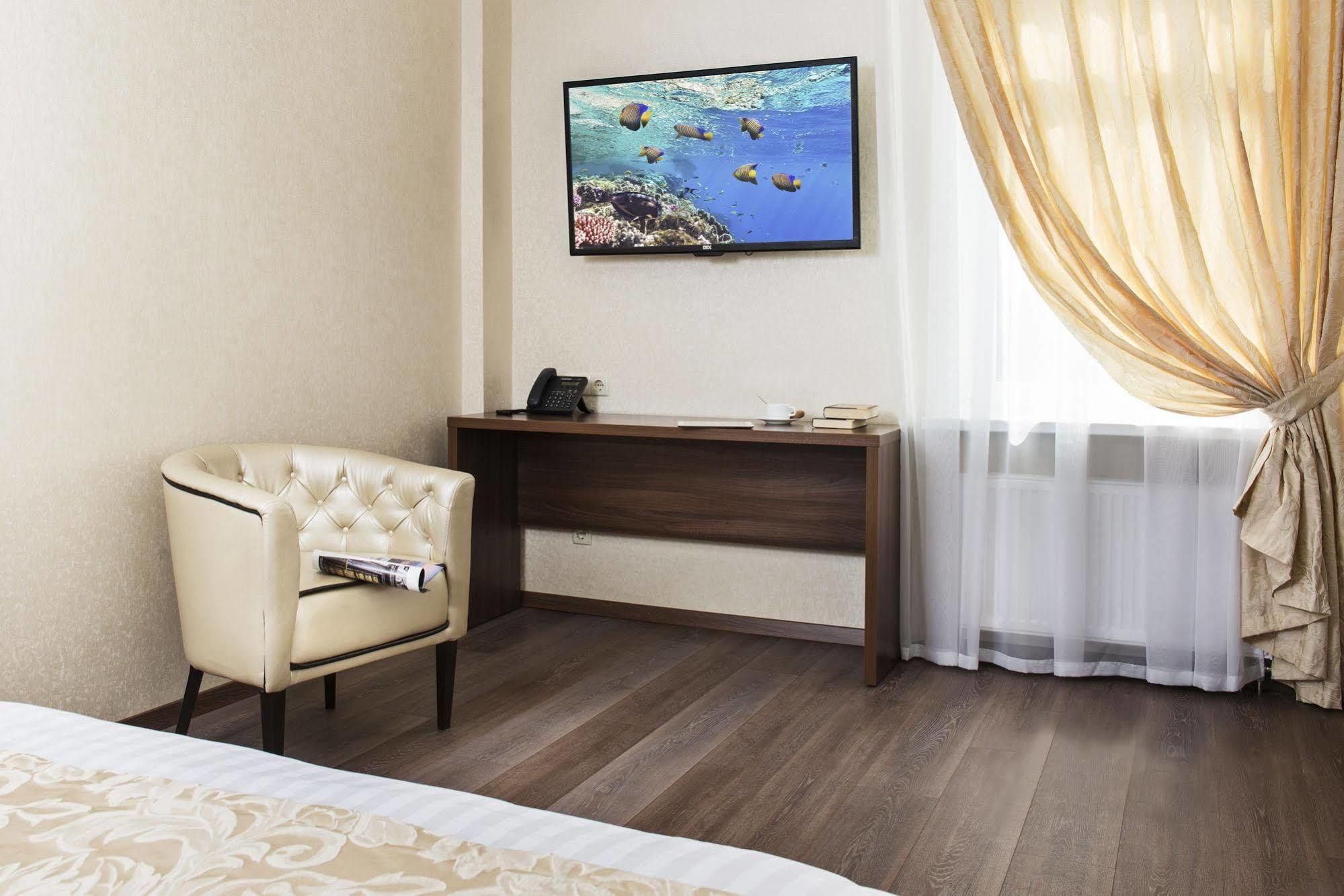 Bonapart Hotel By Uhm Киев Екстериор снимка