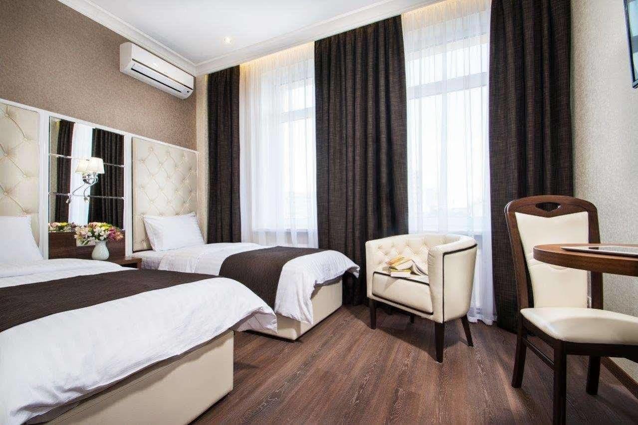 Bonapart Hotel By Uhm Киев Екстериор снимка