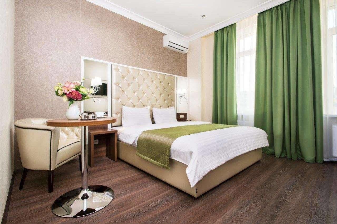 Bonapart Hotel By Uhm Киев Екстериор снимка