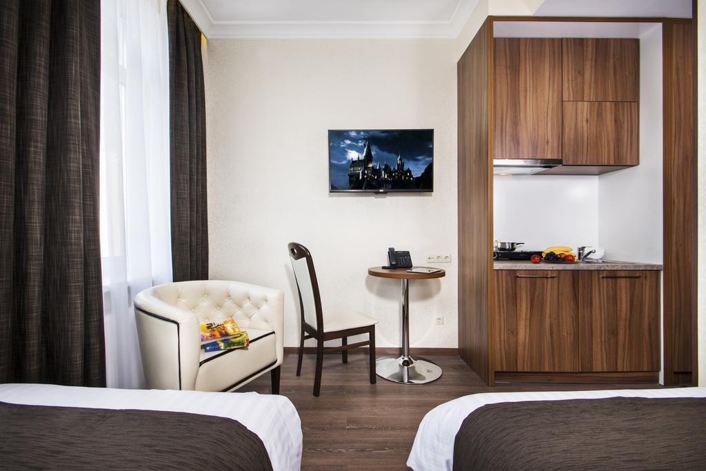 Bonapart Hotel By Uhm Киев Екстериор снимка